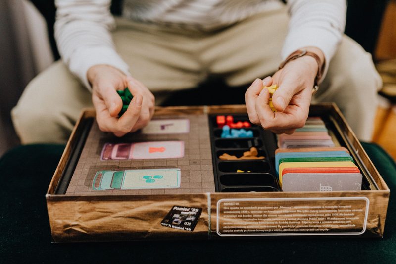 Spiele, Puzzles und Lernmittel – Muster in Handarbeit bei APOOL WERKE